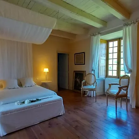 Chateau De לינה וארוחת בוקר