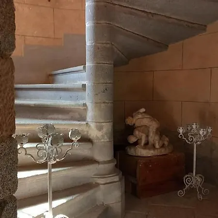 Chateau De לינה וארוחת בוקר 3*