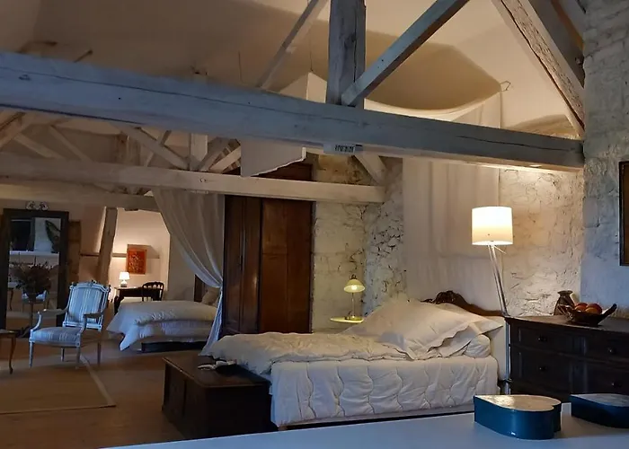 Chateau De Bed and breakfast