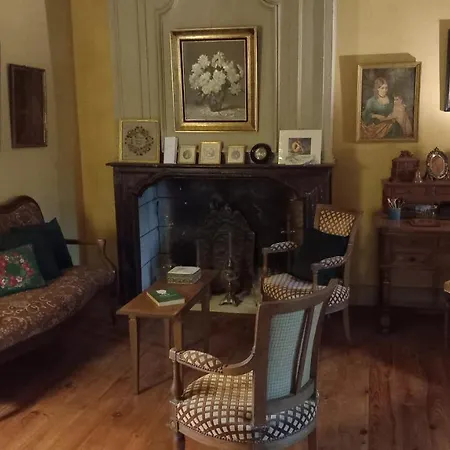 Chateau De Bed & Breakfast Bessonnies