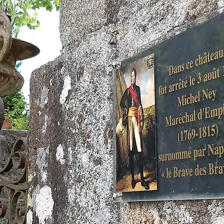 Chateau De Bed & Breakfast Bessonnies